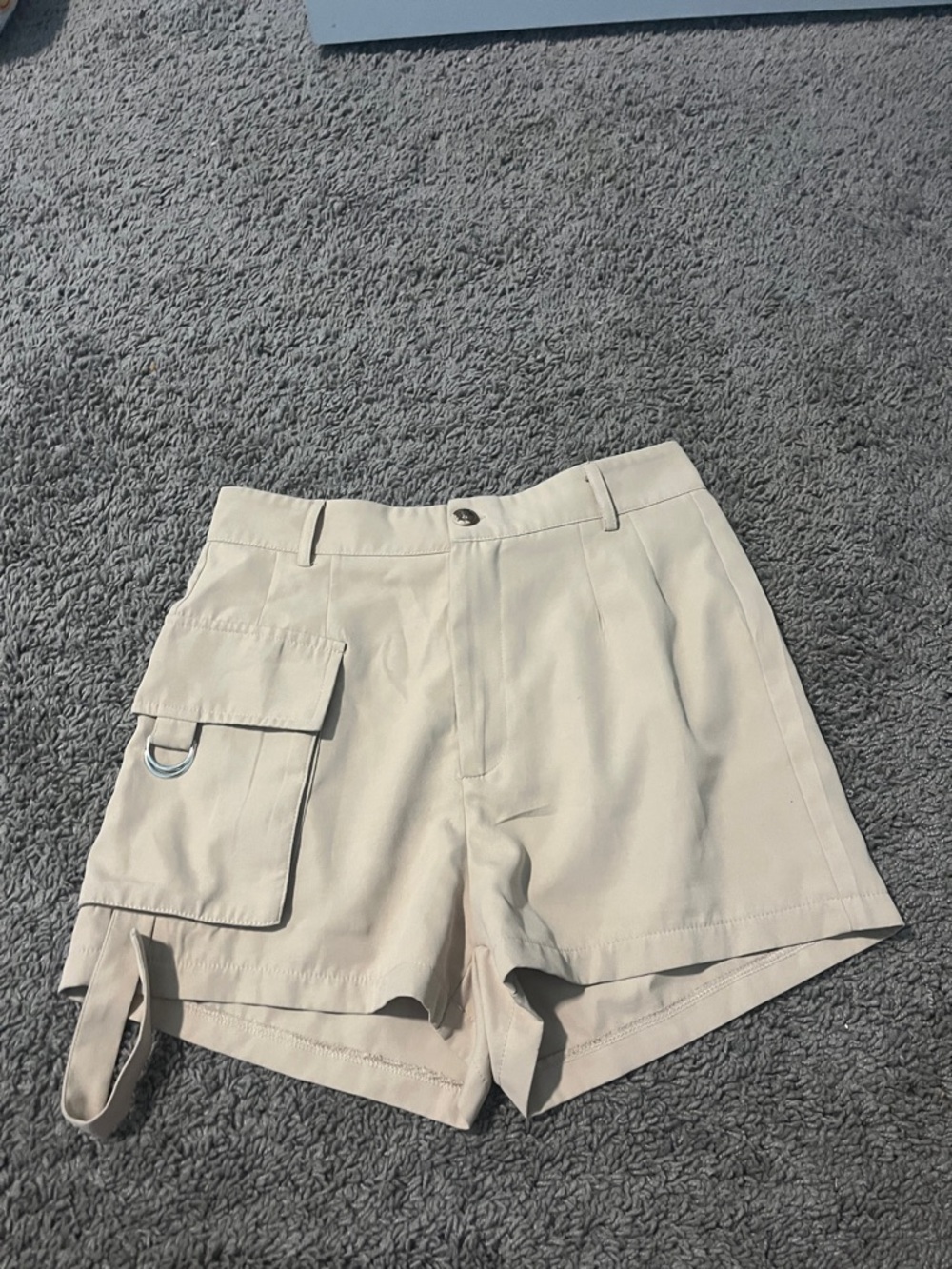 SHEIN Light Beige High-Rise Cargo Shorts